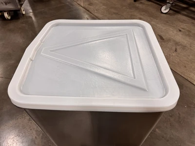 600 Pound SS Dump Buggy with Plastic Lid