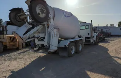 USED 2022 FORD F750