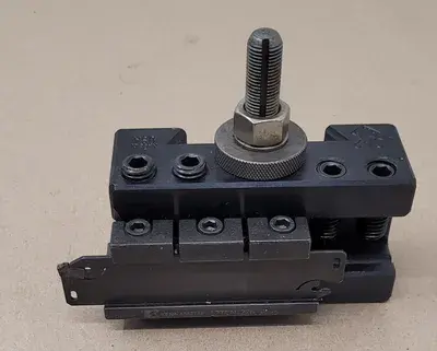 USED ALORIS CA QUICK CHANGE TOOL POST