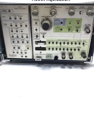 Tektronix 7D01 Logic Analyzer W/ DF2 Display Formatter