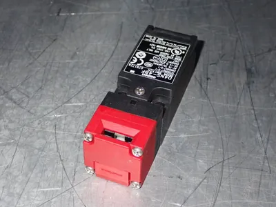 USED OMRON D4NS4BF