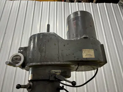 3 HP KING MODEL #942VS RAM TYPE VERTICAL MILLING MACHINE: STOCK #23625