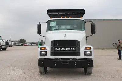 New | in-Stock 2027 MACK MD7 Rolloff Trucks Texas US | Roll Off Truck World #1491912