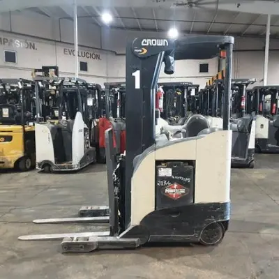 USED 2016 CROWN RR5725-45