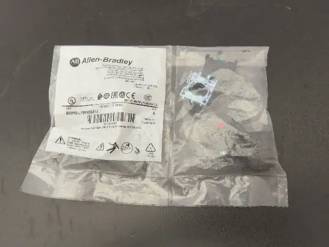 Allen Bradley Pushbutton Green Illuminated Momentary 2 NO 2NC 22mm