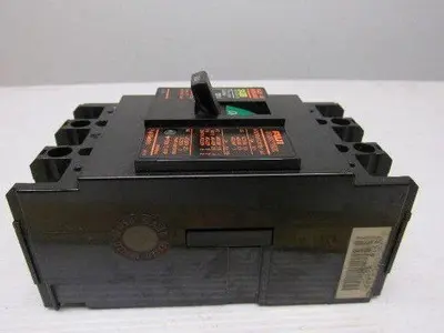 Fuji Electric BB3ASB-030 Auto Breaker 3Pole 30A 550VAC