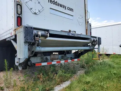 USED 2018 PETERBILT 337