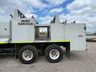 Used 2013 KENWORTH T800 Fuel & Lube Trucks Texas US | Roll Off Truck World #1491808