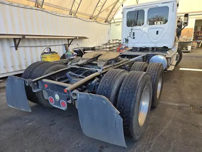 USED 2019 FREIGHTLINER CASCADIA 125