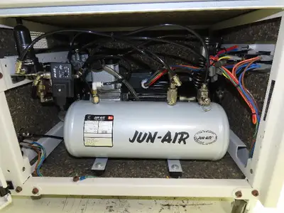 Jun-Air 600-5M Oilless Compressor Vacuum Pump 5L .67Hp 230V 120PSI Quiet Cabinet