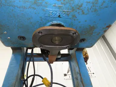 Acromark 630 Pneumatic Air Punch Press 3.5" Stroke 8" Throat 16x10"