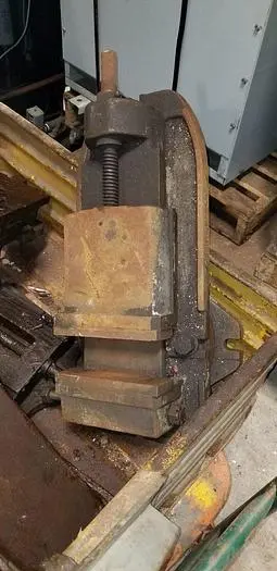 Used _UNKNOWN_ 8'' MILLING VISE Workholding (Misc) Wisconsin US | Lemke Machinery Sales #309321