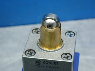 NEW TELEMECANIQUE XCKJ167