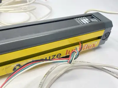 Used Leuze COMPACT Safety Light Curtain Receiver And Transmitter Light Curtains & Grids Michigan US | Maverick Industrial Sales #1400822