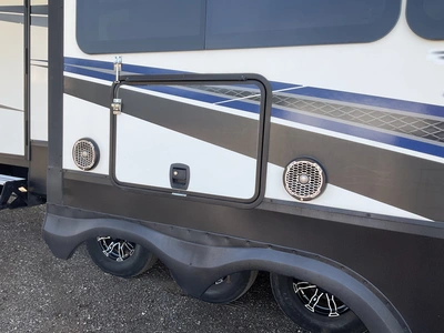Used 2018 MOMENTUM 395M Campers, Caravans, Motorhomes Michigan US | Miedema Asset Management Group #1334425