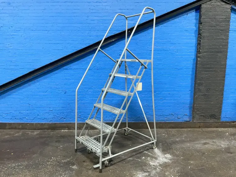Used _UNKNOWN_ _UNKNOWN_ Ladders Ohio US | HGR 24 #1373253