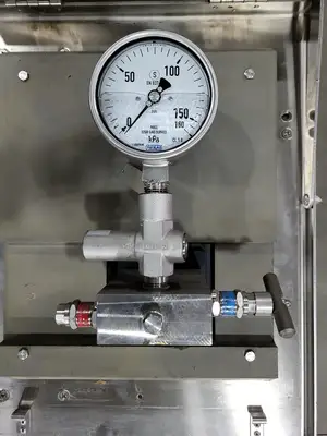 0-160 kPa Pressure Gauge Assembly w/ Windowed Enclosure