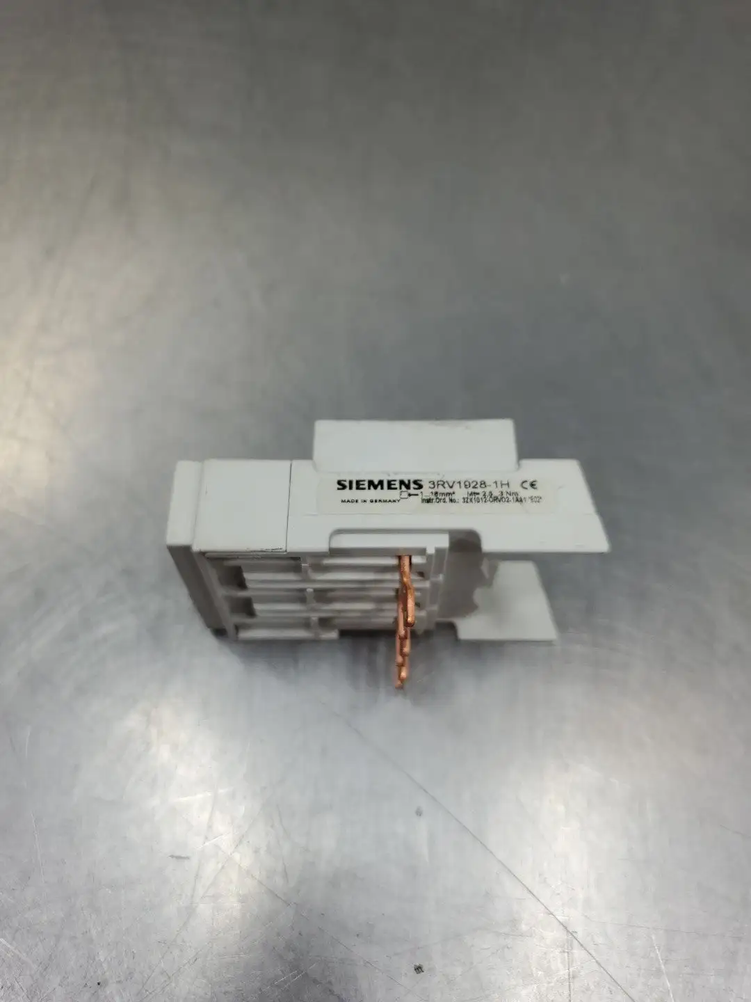 Siemens 3RV1928- 1H Terminal Block. 4D-48