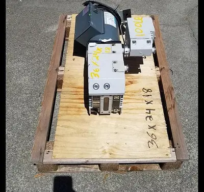 USED LEYBOLD D8B