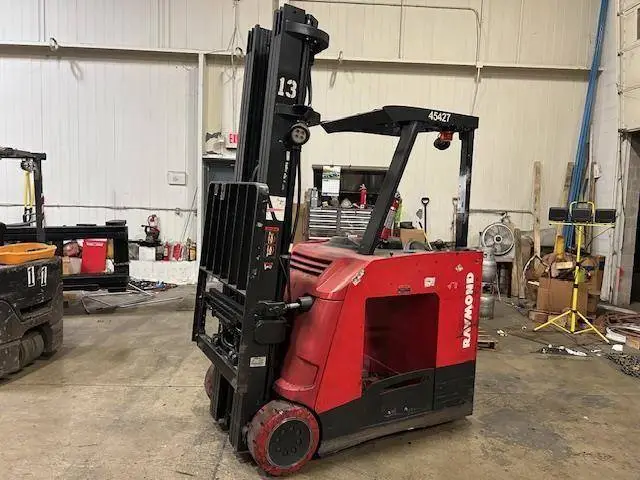 Used 2017 RAYMOND 425C50TT 3-Wheel Stand up Electric Counterbalance Forklifts Illinois US | Somerset Equipment Sales #1546281