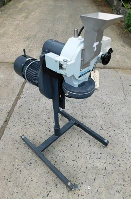 USED RETSCH HAMMERMILL SR 300