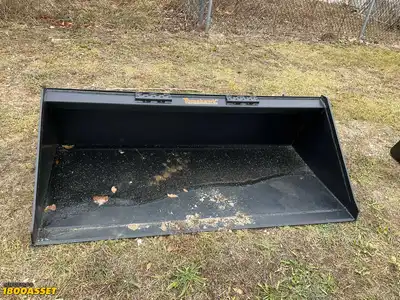 New Tomahawk 66” skid steer bucket, welded on high carbon cutting edge, skid steer quick attach