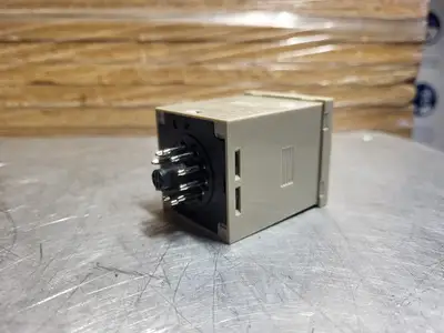 NEW OMRON H3CR-AP