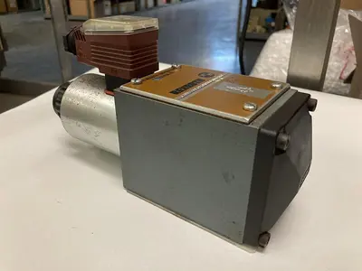 USED REXROTH 5-4WE10C32/CW110RN9Z55/A12V
