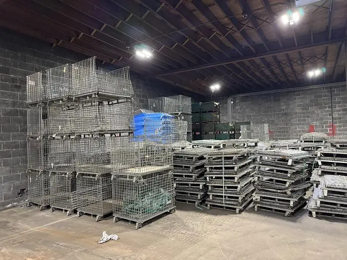 Used WIRE BASKETS Material Handling (misc) Wisconsin US | World Equipment and Machine Sales #394840