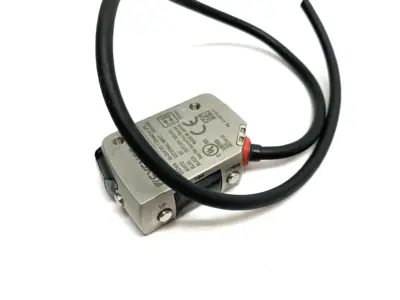 USED KEYENCE SELF-CONTAINED CMOS LASER DISTANCE BASED SENSOR