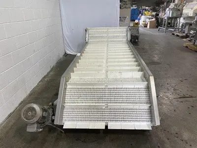 VWM Z-Style Flighted Conveyor
