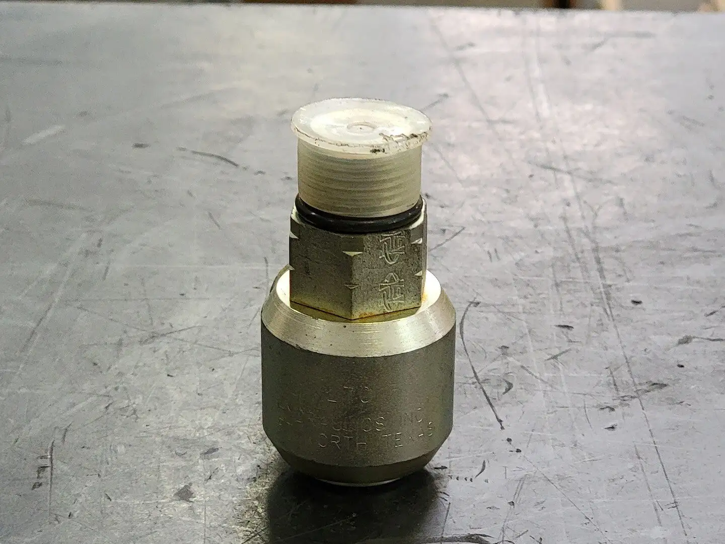 Swivel Adapter 90 deg M-08 ORFS X M-10 ORB 1/2" x 5//8" (Bag of 4)