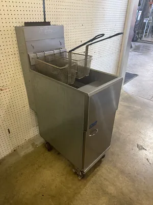 Used Pitco Used Pitco 35C+S Natural Gas 35-40 lb. Stainless Floor Fryer 90,000 BTU Cookers / Coolers / Fryers Illinois US | Falcon Restaurant Supply #1375373