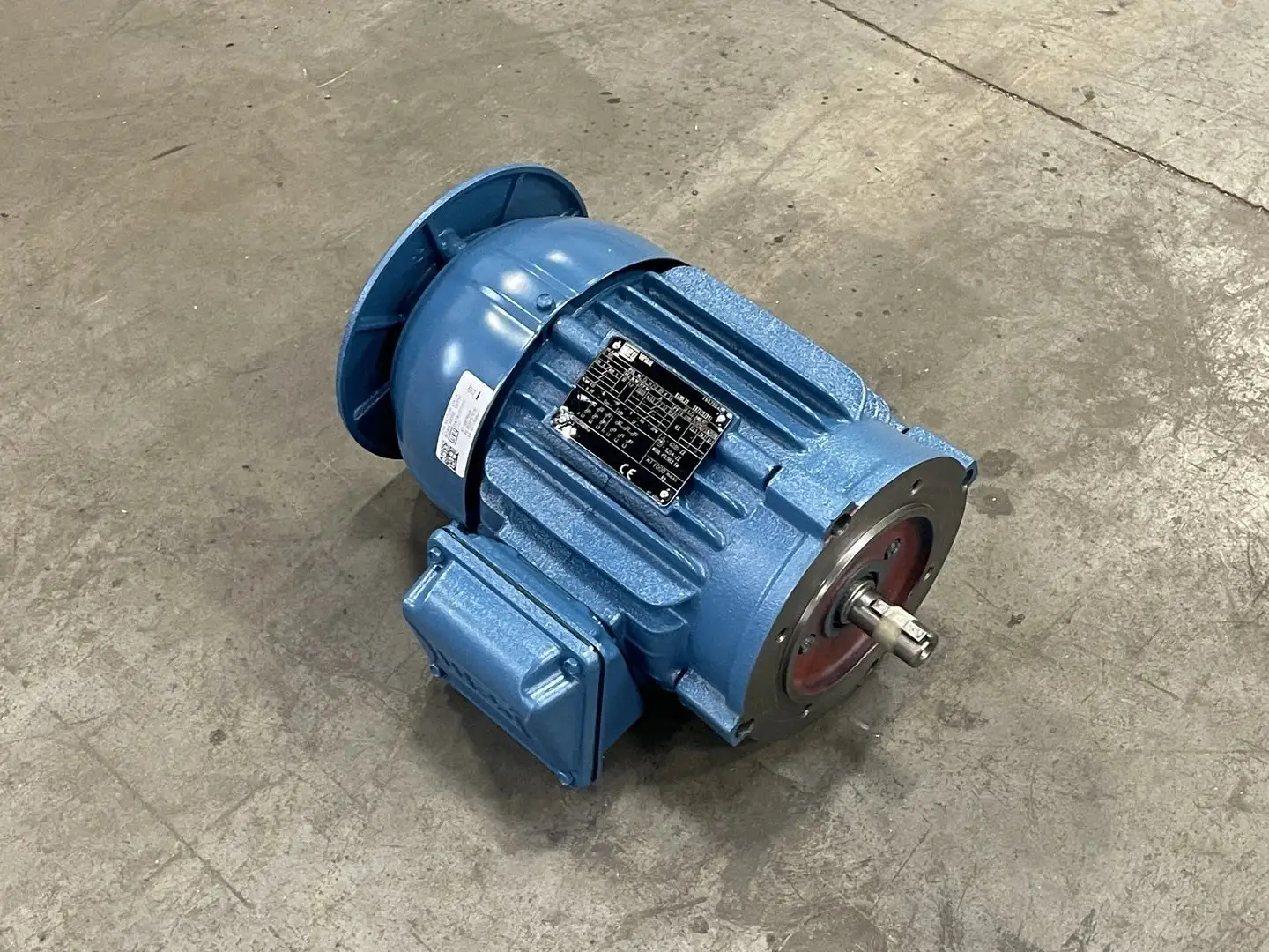 1.5 hp, 230/400 volts, 2880 rpm, 90S Electric Motor
