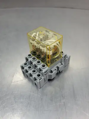 USED IDEC RH4B-UL 120VAC Relay w/SH4B-05C Base Socket.