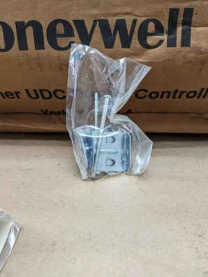 NEW HONEYWELL DC300L-0-000-10-0000-0