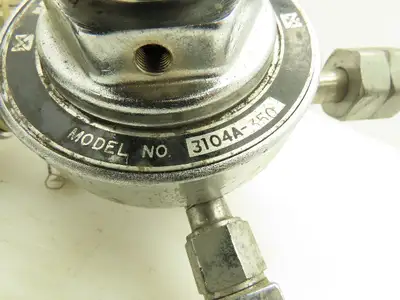 Matheson 3104A-350 Dual Gauge Gas/Pressure Regulator Adjustable 3000PSI 200PSI