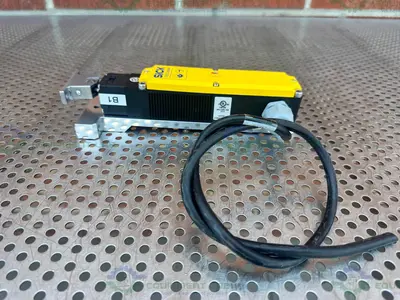 Used SICK I10-E0253 SAFETY DOOR LOCKING DEVICE 250V Electronics & Components California US | Equipment Lab #1278808