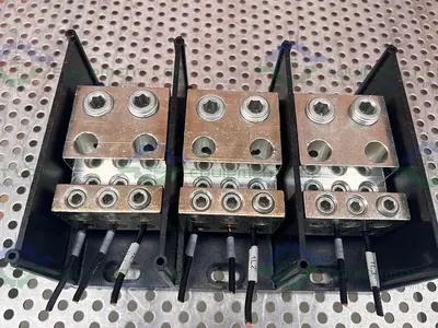 USED ABB OETL-NF200A DISCONNECT SWITCH W/ FERRAZ SHAWMUT 69133 DISTRIBUTION BLOCK