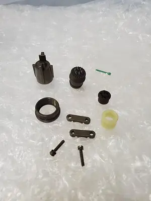 NEW AMPHENOL U10-584185-143