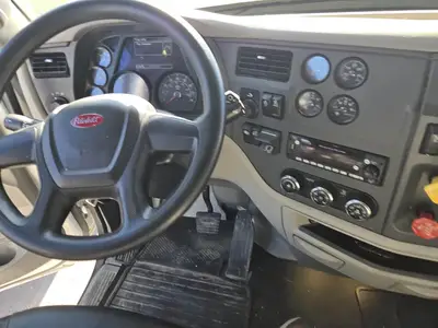 USED 2022 PETERBILT 567