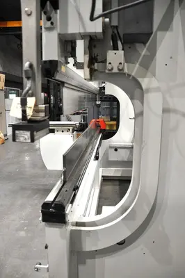 USED LVD PPEB TURBO EFL 220 TON X 3100 MM CNC