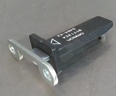 Omron D4bs-K2 Right Angle Actuating Key Loc4D1