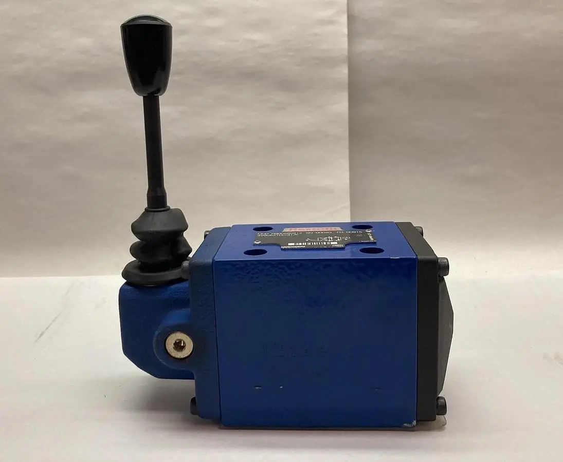 New | in-Stock REXROTH R900589912 4WMM10C31/F Pump & Valve Parts | Surplus Asset Holdings #1218819