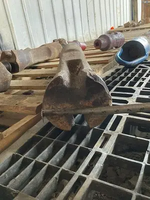 Used AFTERMARKET 5-1/2" X 25" CABLE TOOL CHISEL BIT Drills Pennsylvania US | East West Machinery & Drilling #1417232