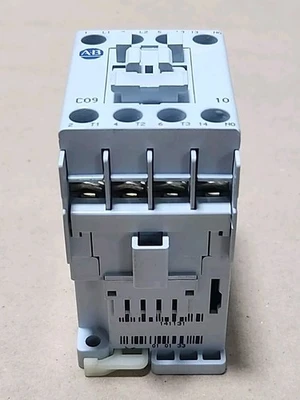 NEW Allen-Bradley 100-C09D10