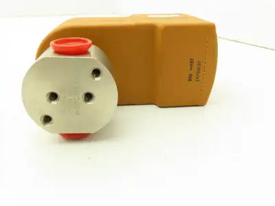 Honeywell Skinner U131V5690 Lucifer Solenoid Valve 3-Way NO 28VDC 150PSI 1/4"NPT