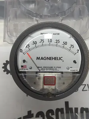 New | in-Stock DWYER 102004-00 Universal Pressure Meters Ohio US | Surplus Asset Holdings #1234417
