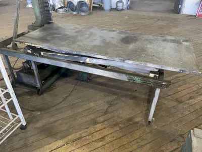 32" CAPACITY CLEATBENDER W/ 6' SCISSOR LIFT TABLE: YOBRO #24393