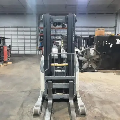 USED 2018 CROWN RR5725-45